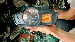 Keperluan Aksesori Mobil: Speedometer & Odometer