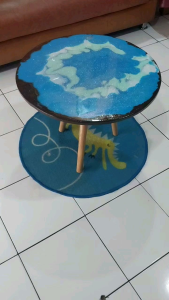 meja bulat Epoxy motif abstrak diameter 55 cm