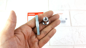 BOLT STUD 8X32 / NUT FLANGE 8MM genuine XRM RS 125 Fi Honda Dash 110 Alpha CX 110 wave 110/110R Original parts