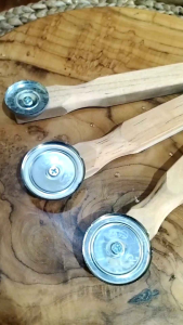 ALAT SEDERHANA UNTUK KEROK KELAPA MELON