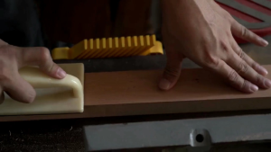 Rak TV Laci Gantung Minimalis: Desain Praktis & Hemat Ruang