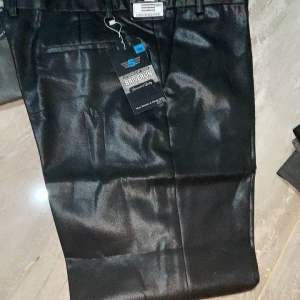 Celana bahan pria mengkilap SLIMFIT KANTOR