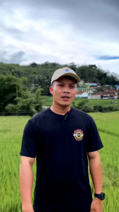 Kaos Harga Diri Pria: Bahan Katun Combet & Kata-Kata Viral