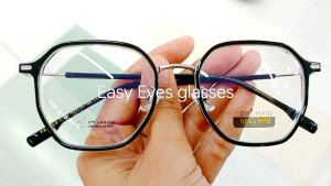 แว่นสายตาสั้น แว่นสายตาสั้นเปลี่ยนสีเป็นสีเทาดำ เหมาะสำหรับคนมองไกลไม่ชัด ดีไซน์ทันสมัย สวมใส่สบายตา