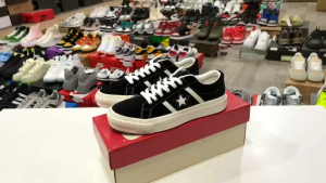 รองเท้าผ้าใบ CV one star academy สีดำ ทำจากวัสดุคุณภาพสูงทนทานต่อการสวมใส่ทุกวัน