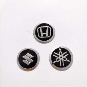 Tem nhôm logo tròn 4.2cm các hãng xe Honda Yamaha Suzuki chịu nhiệt bền màu