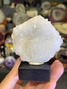 纯净与能量🔮white crystal 💯天然白水晶花+底座 📍Johor Bahru 区可自行取货或邮寄服务 Purity and Energy 🔮 White Crystal 💯 Natural White Quartz Flower + Base 📍Self-pickup or delivery available in the Johor Bahru area