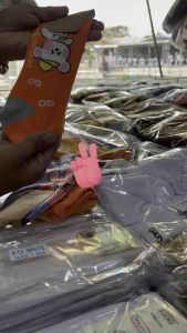 ถุงเท้าคอสั้นฟรีไซส์ เพลงละมี 12 คู่/6คู่ ใส่ได้36-45 ค่ะเป็นผ้ายืดอย่างหนาลูกค้าสนใจสั่งได้ค่ะสินค้ามีพร้อมส่ง