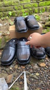 Sepatu Sandal Selop Bustong Kulit Pria Hitam