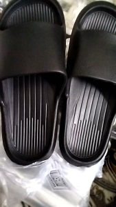 Sandal slip on pria