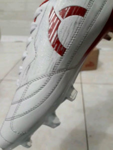 Sepatu sepak bola pria lapangan besar / sepatu bola ortuseight