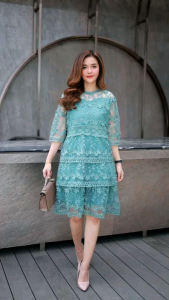 เดรสลูกไม้ออแกนซ่าเกรดพรีเมี่ยม ลายลูกไม้เลือกใช้ลายสวยมากค่ะ ดีเทลทำระบายเป็นชั้นๆเก๋มากค่ะ เดรสมีซับในอย่างดีทั้งตัว ซิปซ่อนด้านหลังง่ายต่อการสวมใส่ ใครมองหาชุดใส่ออกงานต้องตัวนี้เลยค่ะ สวยเด่นงานคุณภาพสุดๆ มี​ 4 สี ​​​เขียวมินส์ ชมพู เขียวไมโล ม่วงมะปร