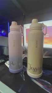 (FREE NAME/ACCESSORIES) Hilee Dual Color Glossy Style Tumbler Sport Drinkware Flasks Tumbler Bottled Mug is Made of Sturdy Transportable Thermally Insulated Stainless Steel and Has a Large Capacity for Exercise.