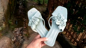 QILA76 !! Sandal Flat BUNGA MUTIARA / Teplek Wanita Terbaru