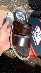 Sandal Kulit Sapi Pria Dewasa: Desain Modern & Terlaris