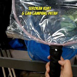 Serokan Seser Ikan Gagang Kayu Lapis Karet Ban – Waring Hitam Kuat Anti Slip Diameter 40 cm