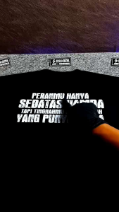 Kaos Kata-kata Pria: T-Shirt Sebatas Hamba & Kain Katun Combet
