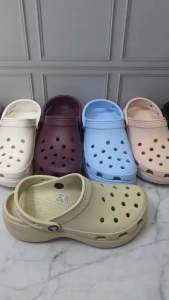 SANDAL CLASSIC PLATFORM WANITA/CLASSIC PLATFORM/SANDAL WANITA (CROCS CLASSIC PLATFORM)