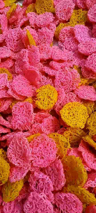 Kerupuk renggining tepung beras