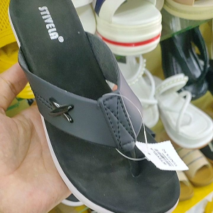 Sendal wedges jepit merk stivela warna hitam polos model terbaru