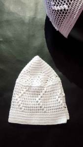 Peci Rajut Saudi Bangladesh Motif Timbul Premium Putih 2 Variasi Motif