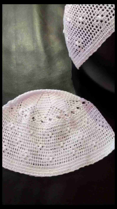 Peci Rajut Haji Bangladesh Motif Timbul Premium putih 2 Variasi Motif