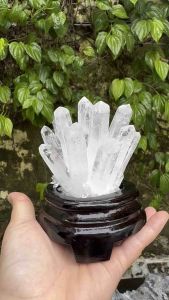 Núi tinh thể thạch anh trắng.