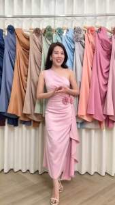 ชุดเดรส ชูดออกงาน ชูดราตรี FP032 เกรตให้ไหล่ สไบข้าง แถมดอกไม้ 2 ดอก เรียบร้อยและสะดวกสบาย