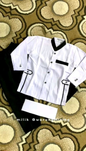 Setelan baju koko jasko putih model saku bobok kain katun tangan panjang sangat nyaman celana hitam dan peci variasi kancing depan