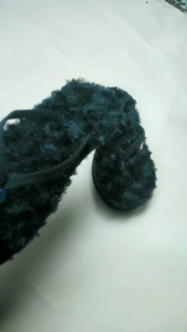 Sandal Bulu Wanita Krincing: Desain & Kelebihannya