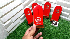 [ Free Grafir ] Custom Nomor Meja ACP Aluminium Warna Merah | Penanda Nomer Meja Cafe Restoran Ukuran 13 x 6 cm
