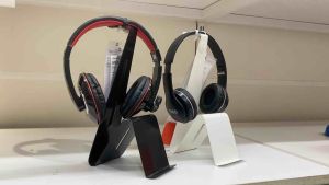 ใหม่ สินค้าขายดีอิเกีย IKEA แท้ 100% MOJLIGHET มอเลอเกท ชั้นวางหูฟัง ที่วางแท็บเล็ต ที่วางหูฟัง ที่วางอุปกรณ์อิเล็กทรอนิกส์ สีขาว สีดำ ราคาถูก