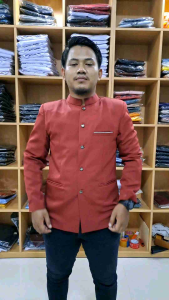 Jasko Mandarin Polos: Busana Muslim Pria Modern\\n\\n Apa Itu Jasko Mandarin Polos?\\n\\nJasko Mandarin Polos adalah busana Muslim pria modern yang memiliki desain sederhana namun elegan. Ini adalah pilihan tepat bagi mereka yang mencari busana yang nyaman, namun tetap menonjolkan identitas agama mereka.\\n\\n Sejarah dan Asal Usul Jasko Mandarin Polos\\n\\nJasko Mandarin Polos berasal dari desain tradisional Jasko Santri, yang telah dimodifikasi menjadi lebih modern dan sesuai dengan tren fashion saat ini. Jasko Mandarin Polos menggabungkan unsur-unsur klasik dan modern untuk menciptakan busana yang unik dan menarik.\\n\\n Perbedaan Jasko Mandarin Polos dengan Jas Koko Santri\\n\\nJasko Mandarin Polos memiliki desain yang lebih sederhana dibandingkan dengan Jas Koko Santri. Jasko Mandarin Polos biasanya tidak memiliki detail seperti kancing atau kerah yang rumit, sementara Jas Koko Santri memiliki desain yang lebih tradisional dan formal.\\n\\n Cara Memilih Bahan Busana Muslim untuk Jasko Mandarin Polos\\n\\nPilihan bahan yang tepat sangat penting untuk menciptakan Jasko Mandarin Polos yang berkualitas tinggi dan nyaman dipakai.\\n\\n Bahan-Bahan Populer untuk Jasko Mandarin Polos\\n\\nBeberapa bahan populer untuk Jasko Mandarin Polos adalah katun, polyster, dan linen. Bahan-bahan ini memiliki kelebihan masing-masing, seperti katun yang nyaman dan mudah menyerap keringat, polyster yang tahan lama dan mudah dicuci, serta linen yang ringan dan adem.\\n\\n Tips Memilih Bahan yang Tepat untuk Jasko Mandarin Polos\\n\\n* Perhatikan kenyamanan: Pilih bahan yang sesuai dengan cuaca dan aktivitas Anda.\\n* Periksa kualitas: Pastikan bahan yang Anda pilih memiliki kualitas yang baik.\\n* Pertimbangkan perawatan: Pilih bahan yang mudah dirawat dan tidak memerlukan perawatan khusus.\\n\\n Cara Merawat Jasko Mandarin Polos\\n\\nPerawatan yang tepat dapat membantu menjaga Jasko Mandarin Polos Anda tetap awet dan tampil bagus.\\n\\n Langkah-Langkah Merawat Jasko Mandarin Polos\\n\\n* Cuci dengan air dingin: Gunakan air dingin untuk mencuci Jasko Mandarin Polos Anda.\\n* Gunakan deterjen yang lembut: Pilih deterjen yang lembut dan tidak mengandung pemutih.\\n* Jemur di tempat teduh: Jemur Jasko Mandarin Polos Anda di tempat teduh agar warnanya tetap cerah.\\n\\n Tips Menyimpan Jasko Mandarin Polos\\n\\n* Simpan di lemari yang kering dan bersih: Pastikan lemari Anda tidak lembab dan bebas dari serangga.\\n* Lipat dengan hati-hati: Lipat Jasko Mandarin Polos Anda dengan hati-hati agar tidak muncul kerutan.\\n* Gunakan pengharum lemari: Pengharum lemari dapat membantu menjaga aroma Jasko Mandarin Polos Anda tetap segar.\\n\\n Jasko Mandarin Polos vs Jasko Pria Full Furing\\n\\nJasko Mandarin Polos dan Jasko Pria Full Furing adalah dua jenis busana Muslim pria yang populer. Masing-masing memiliki kelebihan dan kekurangan.\\n\\n Perbedaan Jasko Mandarin Polos dan Jasko Pria Full Furing\\n\\nJasko Mandarin Polos lebih sederhana dan modern, sedangkan Jasko Pria Full Furing memiliki desain yang lebih tradisional dan formal. Jasko Mandarin Polos biasanya tidak memiliki detail seperti kancing atau kerah yang rumit, sementara Jasko Pria Full Furing memiliki desain yang lebih kompleks.\\n\\n Kelebihan dan Kekurangan Jasko Mandarin Polos\\n\\nKelebihan Jasko Mandarin Polos antara lain: sederhana namun elegan, nyaman dipakai, dan cocok untuk berbagai acara. Sedangkan kekurangannya adalah mungkin kurang cocok untuk acara-acara formal yang sangat resmi.\\n\\n Tempat Beli Jasko Mandarin Polos Terbaik\\n\\nAda banyak tempat belanja online yang menjual Jasko Mandarin Polos berkualitas tinggi.\\n\\n Toko Online Terpercaya untuk Jasko Mandarin Polos\\n\\nBeberapa toko online terpercaya yang menjual Jasko Mandarin Polos antara lain: Tokopedia, Bukalapak, dan Shopee.\\n\\n Tips Belanja Jasko Mandarin Polos Online\\n\\n* Cek reputasi penjual: Pastikan penjual memiliki reputasi baik.\\n* Periksa ulasan produk: Baca ulasan produk sebelum membeli.\\n* Bandingkan harga: Bandingkan harga di berbagai toko online untuk mendapatkan harga terbaik.\\n\\nJadi, Jasko Mandarin Polos adalah busana Muslim pria modern yang menawarkan kenyamanan dan gaya. Dengan memilih bahan yang tepat, merawat dengan baik, dan membeli dari toko online terpercaya, Anda dapat memiliki Jasko Mandarin Polos berkualitas tinggi yang tampil bagus dan awet.\n}