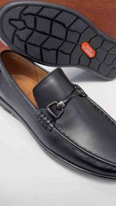 Giày da nam đen bóng dáng loafer với chi tiết khóa trang trí tăng cao đế 3cm