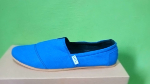 sepatu santai Toms slip on casual pria termurah flat kanvas