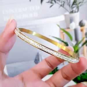 GBT111 Gelang Tangan Titanium Wanita / Gelang Stainless Steel Warna Gold 18k