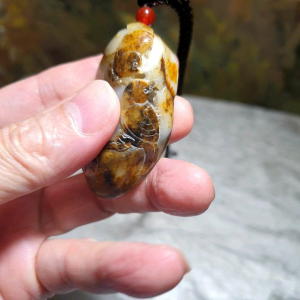 Hetian Pebble Nephrite whitish very light greenish with raw "Jade Skin" "Qiuli Pi"and pores kept hand carved Double Happiness (2 Magpies) pendant (with certificate) [Natural Crystal] 和田玉籽玉天然褐黄秋梨皮带毛孔白微浅绿全手工雕刻双喜(鹊)临门吊坠(带证书)