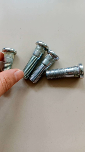 1pc BAUT RODA HONDA BRIOJAZZ MOBILIO FREED DRAT 15MM ORI