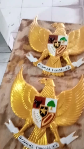 PATUNG LAMBANG GARUDA PANCASILA ukuran 30 cm X 30 cm bahan full resin kuat (garansi patah)
