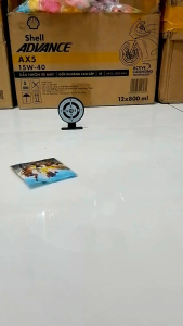 Đồ chơi nhựa bén thun nhiều màu.