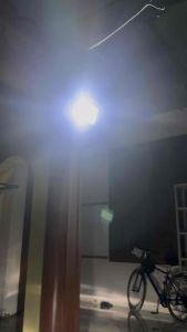 Đèn pha năng lượng mặt trời XB/ZL 200W với 406 LED 5054 công suất 200W IP67 phù hợp cho sân vườn và công trình xây dựng.