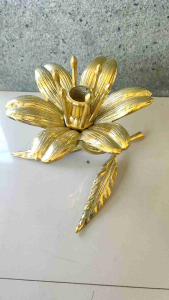 Tempat Lilin Kuningan Cabang Motif Bunga Teratai Warna Kuning 1 Pcs