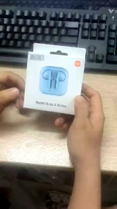 Tai nghe Bluetooth True Wireless Xiaomi Redmi Buds 6 Active trưng bày giao màu ngẫu nhiên