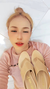 รองเท้าสตรีส้นเตารีด