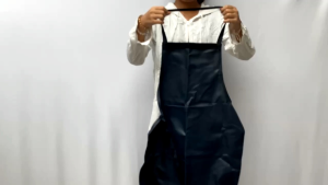 ผ้ากันเปื้อน กันน้ำ กันน้ำมัน กันสารเคมี ผ้ากันเปื้อนหนัง PVC รุ่นมีกระเป๋า  แบบเชือกสวมคอ (มีหลายสีให้สามารถสั่งได้)