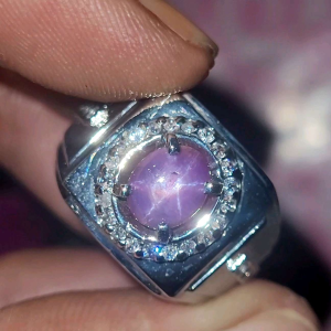 Safir Bintang Pinkish Ungu Sri Lanka: Sebuah Permata Alami yang Menawan