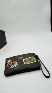 กระเป๋าคล้องเมือง ใบเล็กน่ารักดีมี 1 ช่องสินค้างานดีมีลายปักลายกำลังฮิตมีพร้อมอุปกรณ์สินค้ามีพร้อมส่งจ้า