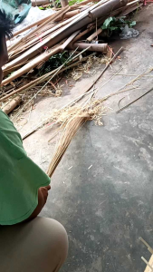 ไม้กวาดทางมะพร้าว กวาดน้ำ ล้างกระทะ": "ไม้กวาดทางมะพร้าว กวาดน้ำ ล้างกระทะ",