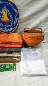 เครื่องบวชพระ ชุดเล็ก มหานิกาย ผ้าไตร ตาลปัตร บาตร  สินค้าใหม่ทุกชิ้น