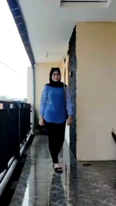 Kaos Atasan Wanita Oval Kain Katun Adem